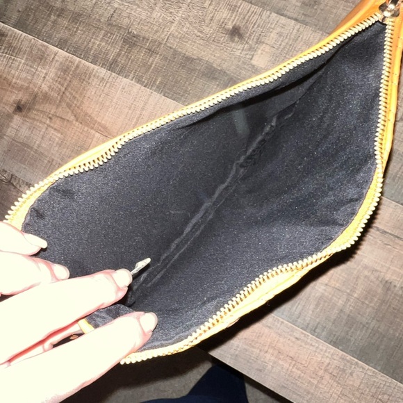 Tan clutch - Picture 2 of 2